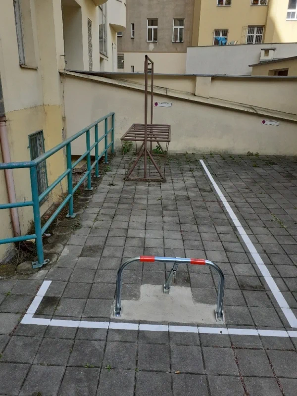 Boleslavská 18 - motostání V